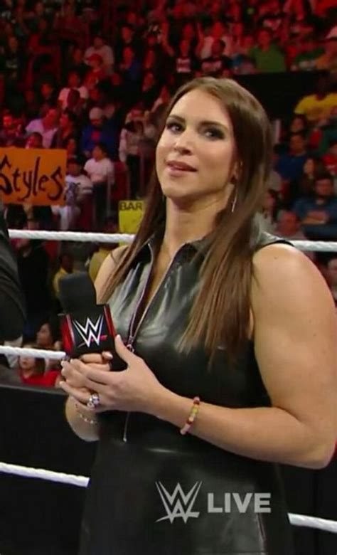 Did Stephanie McMahon gain muscle and get bigger when she。